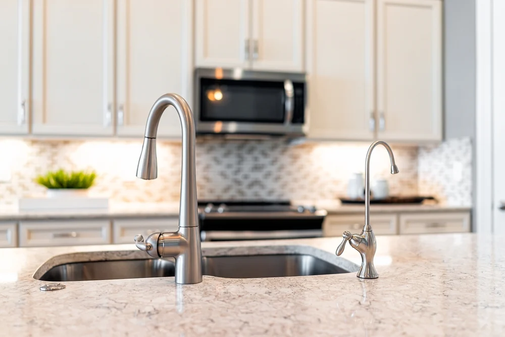 picture of a reverse osmosis kitchen faucet